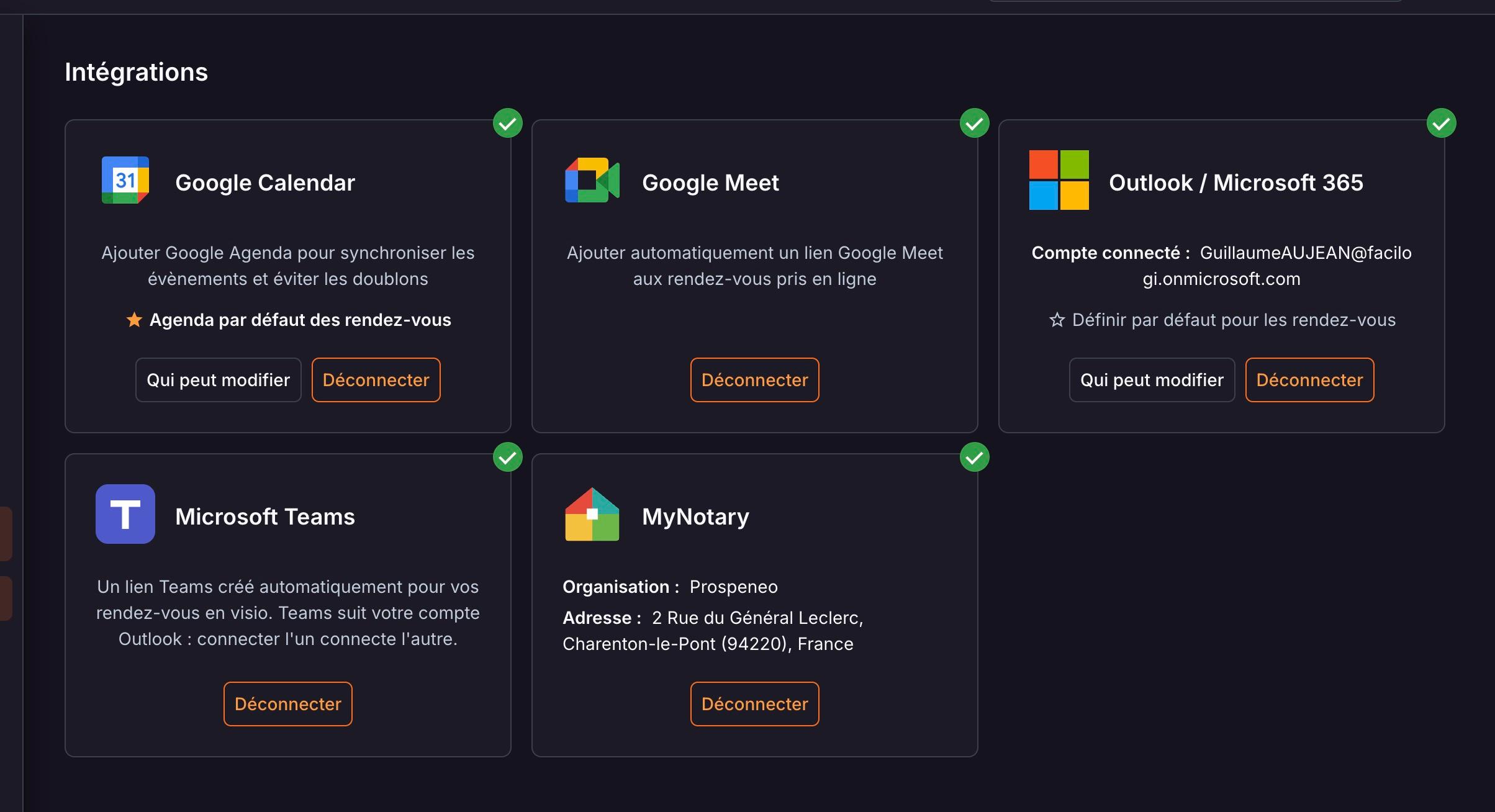 Les Intégrations une fois connecté : le bloc Outlook / Microsoft 365 avec le compte, l'étoile « Définir par défaut pour les rendez-vous », « Qui peut modifier », et le bloc Microsoft Teams actif.
