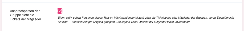 Schalter Ansprechperson der Gruppe sieht die Tickets der Mitglieder