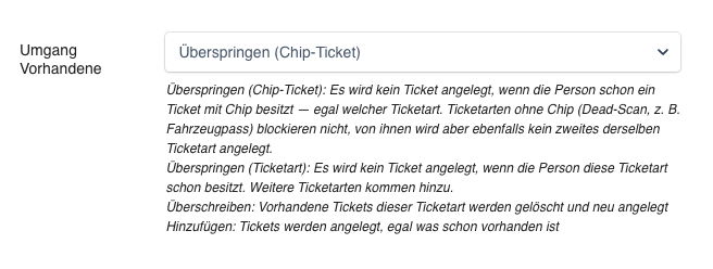 Das Feld Umgang Vorhandene mit der Voreinstellung Überspringen (Chip-Ticket) und der Erklärung aller vier Optionen