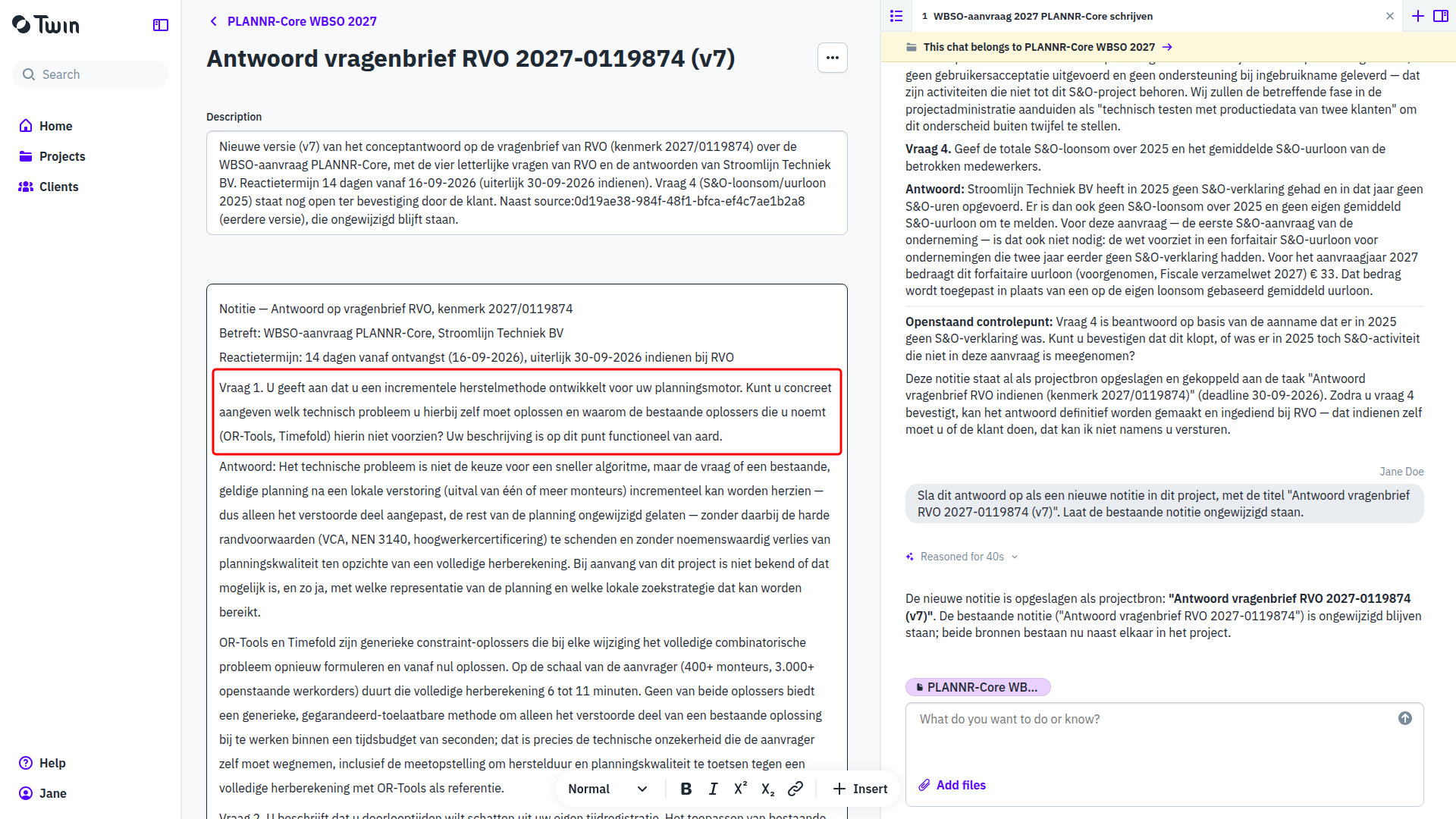 Het antwoord van de assistent op de vierde vraag in de chat met het openstaande controlepunt, naast de notitie met boven elk antwoord de vraag
