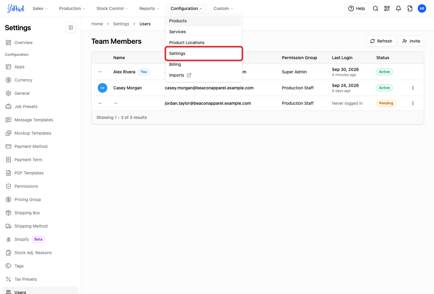 Configuration menu open with Settings highlighted