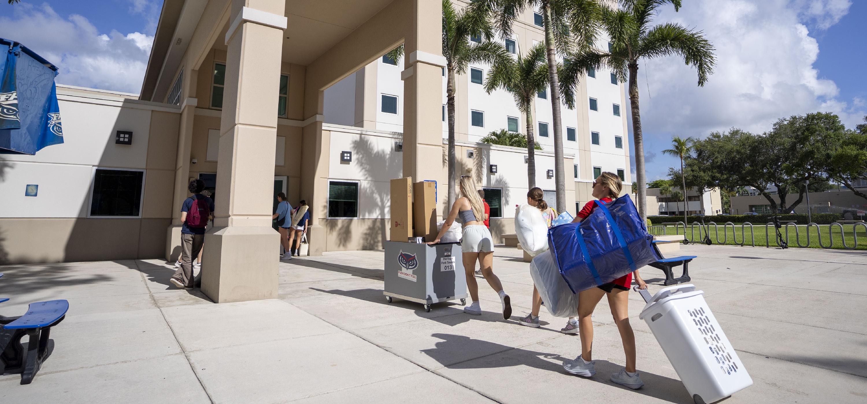 FAU students on moving day