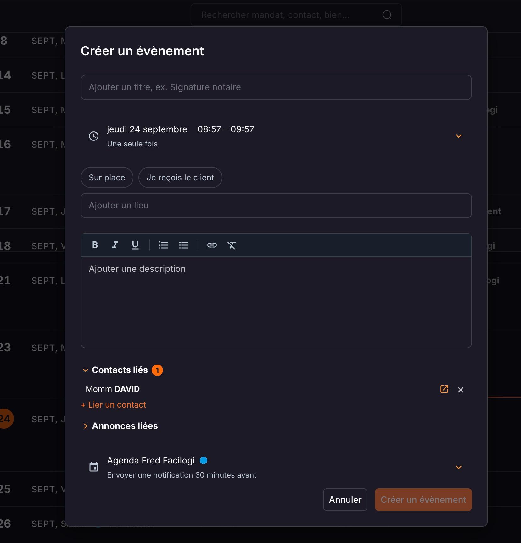 La fenêtre « Créer un évènement » : titre, date et horaire, « Sur place » ou « Je reçois le client », lieu, description, le contact déjà dans « Contacts liés », « Annonces liées » et l'agenda choisi.