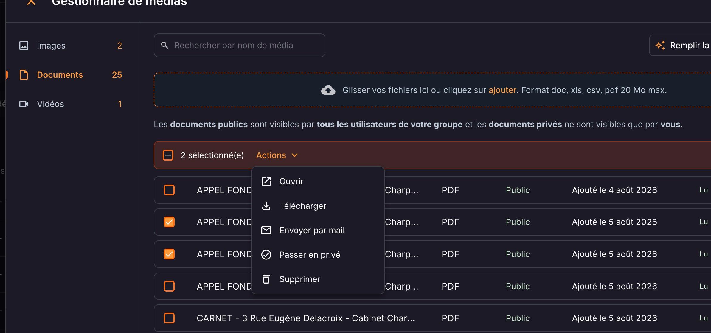Deux documents cochés : le menu « Actions » propose « Ouvrir », « Télécharger », « Envoyer par mail », « Passer en privé » et « Supprimer ».