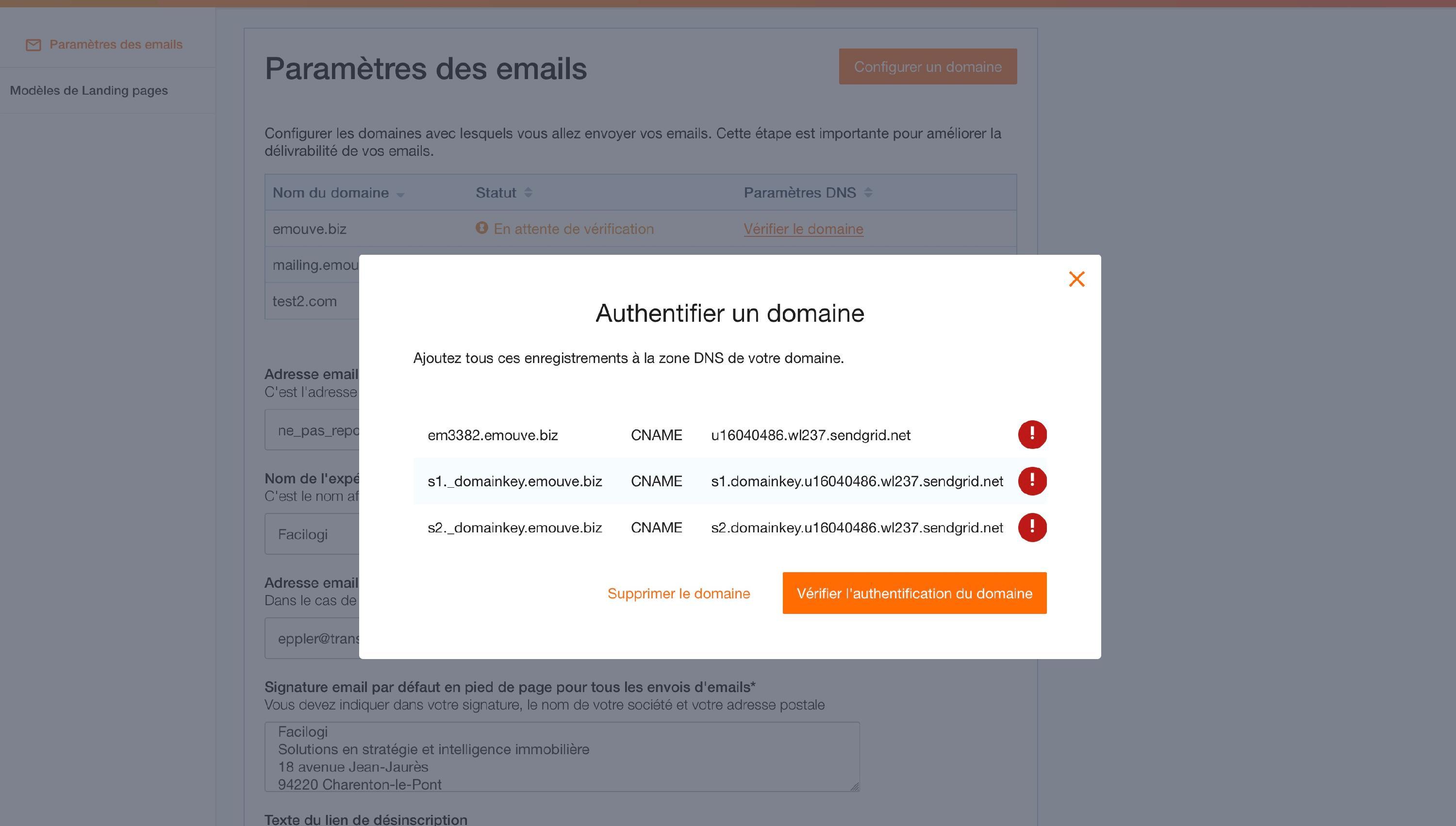 Juste après la saisie, les trois enregistrements peuvent encore être marqués d'un point d'exclamation rouge.