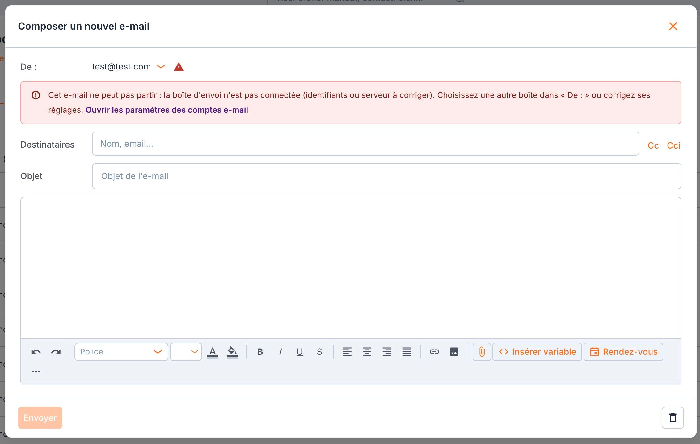 La fenêtre « Composer un nouvel e-mail » : triangle rouge à côté de « De : », bandeau « Cet e-mail ne peut pas partir » avec le lien « Ouvrir les paramètres des comptes e-mail », bouton « Envoyer » grisé.