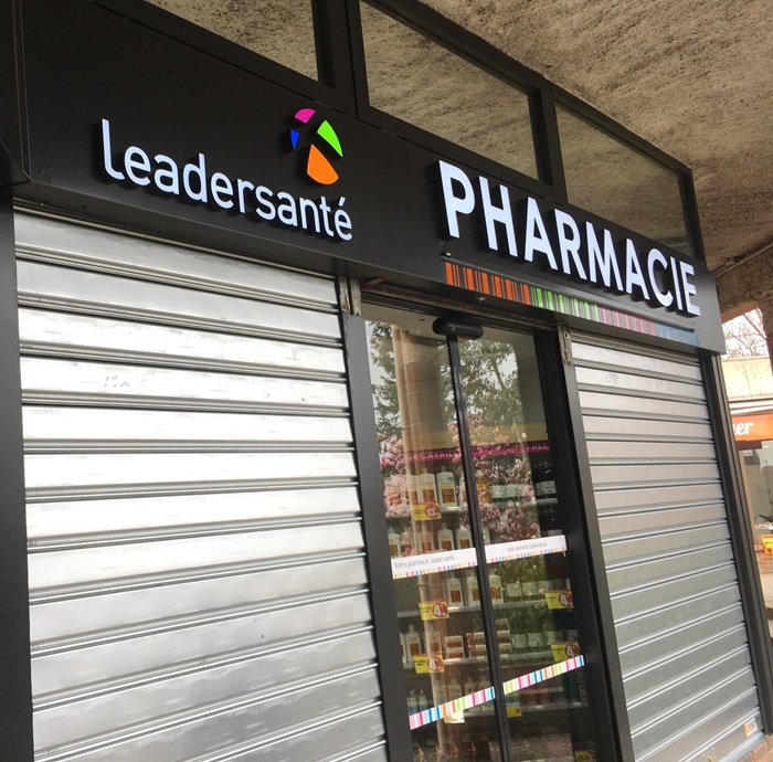 rideau métallique pour pharmacie